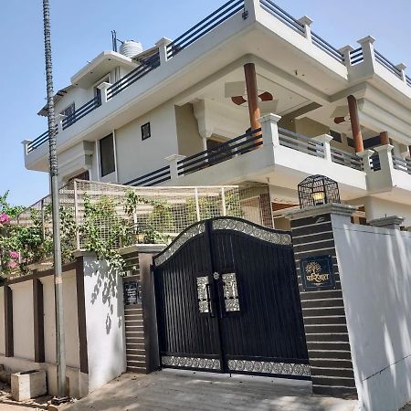 Paarijaat Homestay & Guesthouse Ayodhya Dış mekan fotoğraf