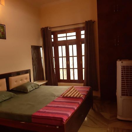 Paarijaat Homestay & Guesthouse Ayodhya Dış mekan fotoğraf